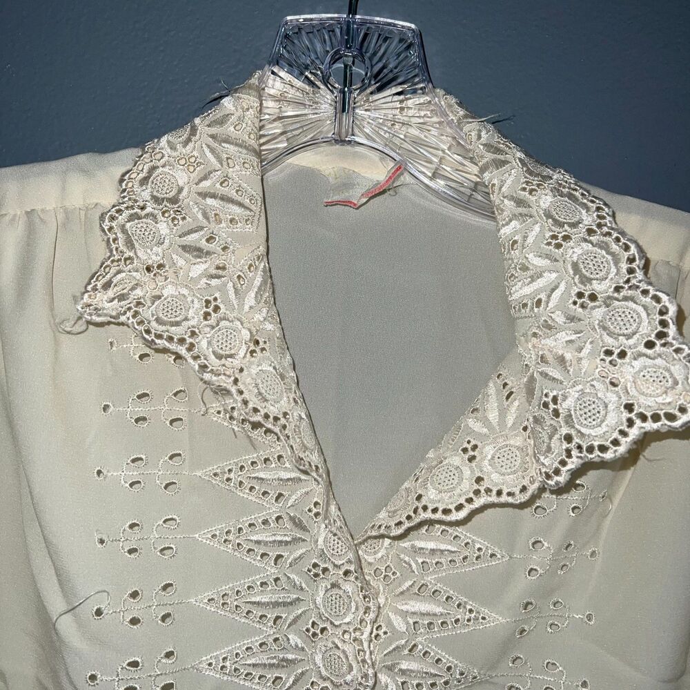 Vintage Cottagecore Eyelet Lace and Embroidered Detail Button Down Top - Picture 3 of 4